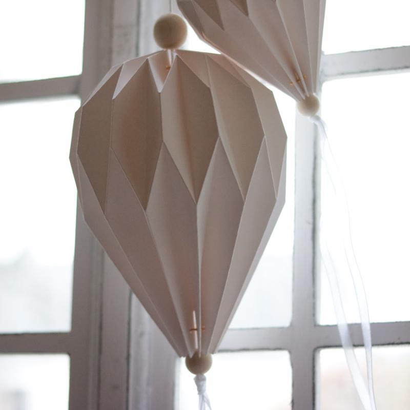 Storefactory Vindspel Pappballong med tygremsor 85 cm