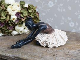 1 Chic Antique Dekoration Ballerina sittande H15 / L32 / W18 cm mocka